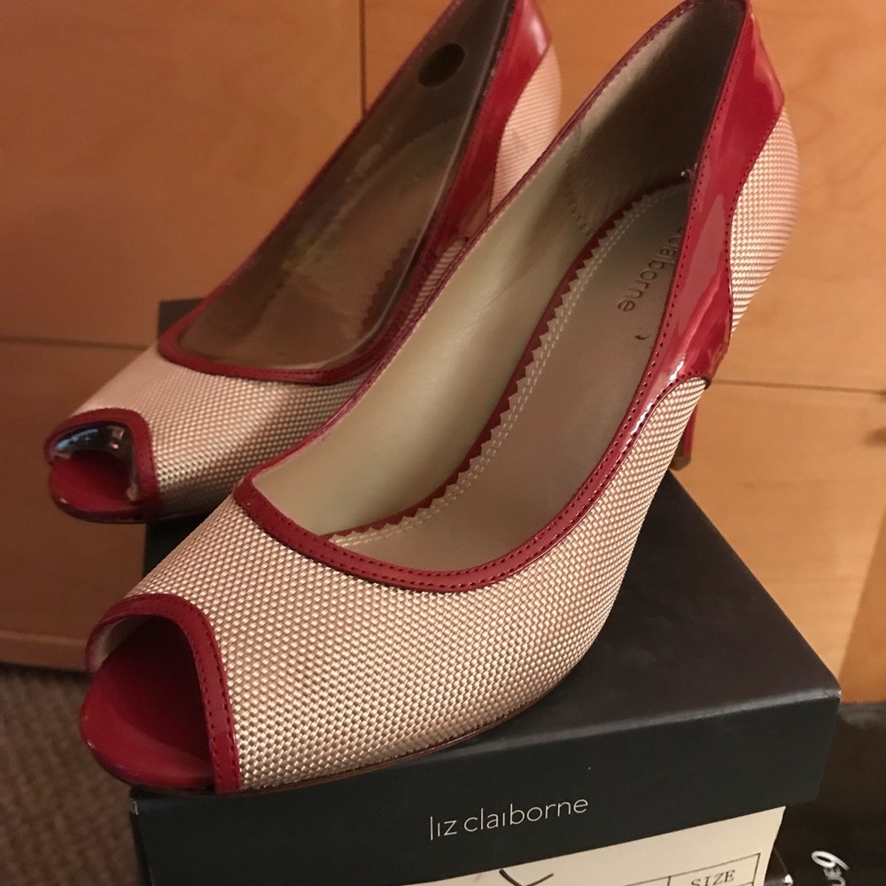Peep toe red pumps! LC “2”
